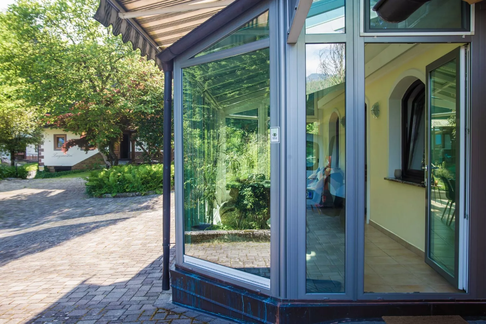 Rustic Authentic Holiday Home with Terrace and Wood Stove - Three Bedroom Holiday Home with Terrace-Buitenlucht