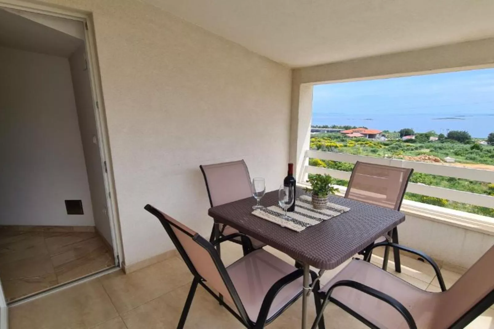 Apartment with One Bathroom-Terrasbalkon