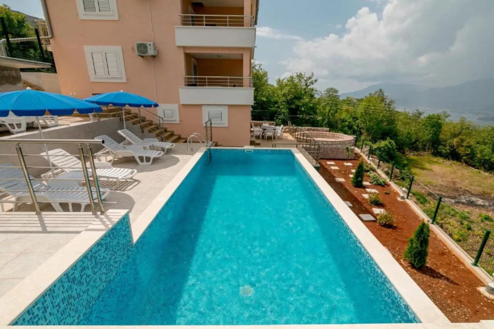 Tranquil Retreat with Private Pool in Lustica Bay - One Bedroom Apartment with Balcony and Sea View 1-Zwembad