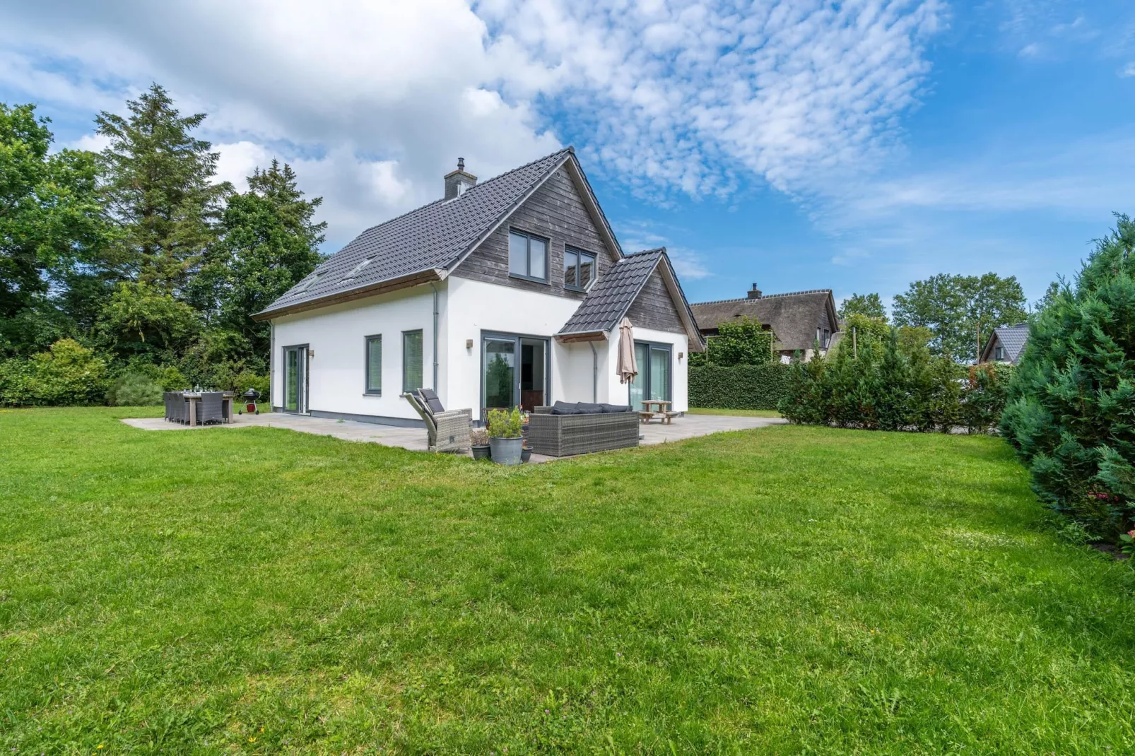 Hoogelandt 106F-Buitenkant zomer