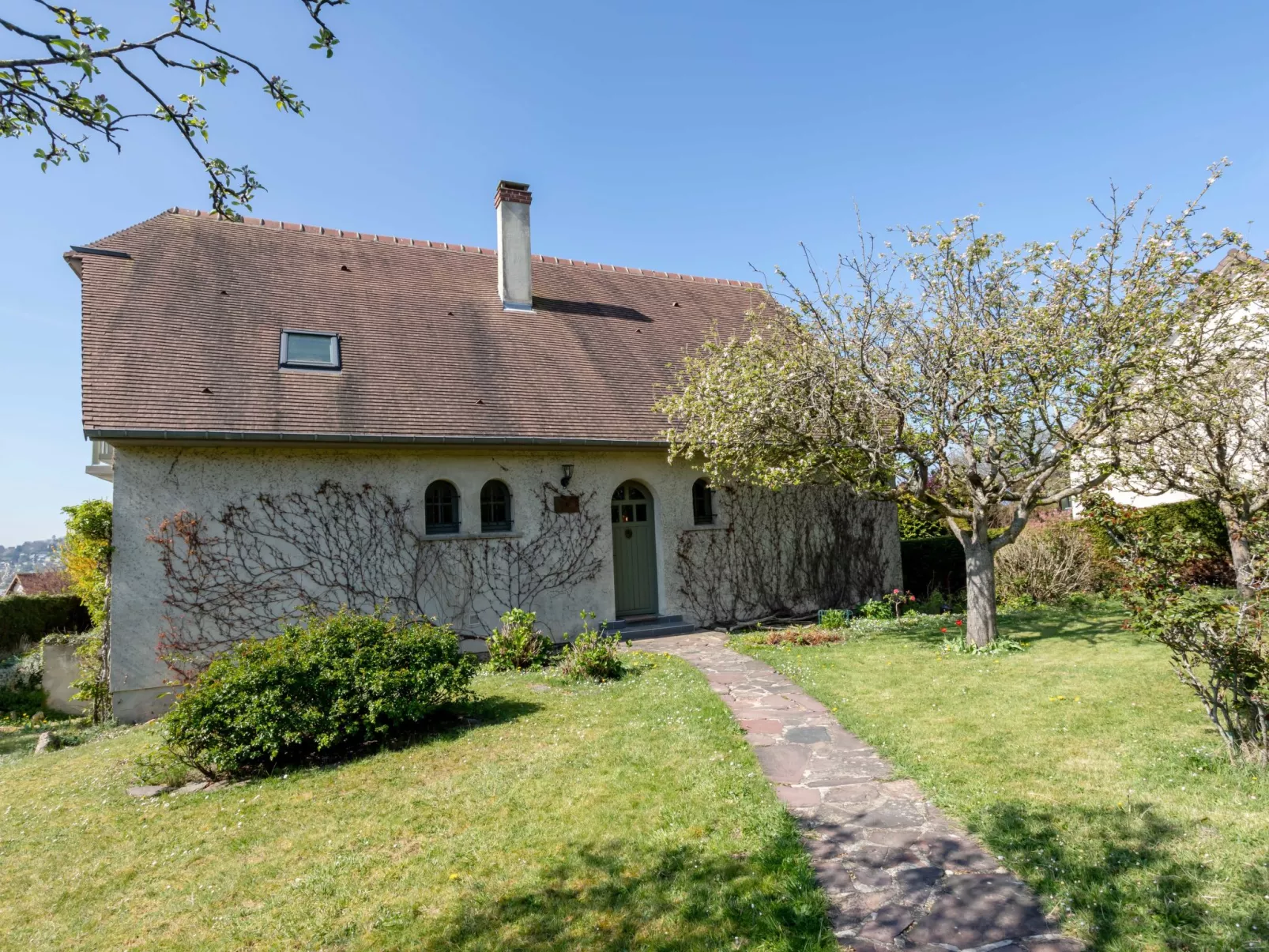 Les Jonquilles-Buiten