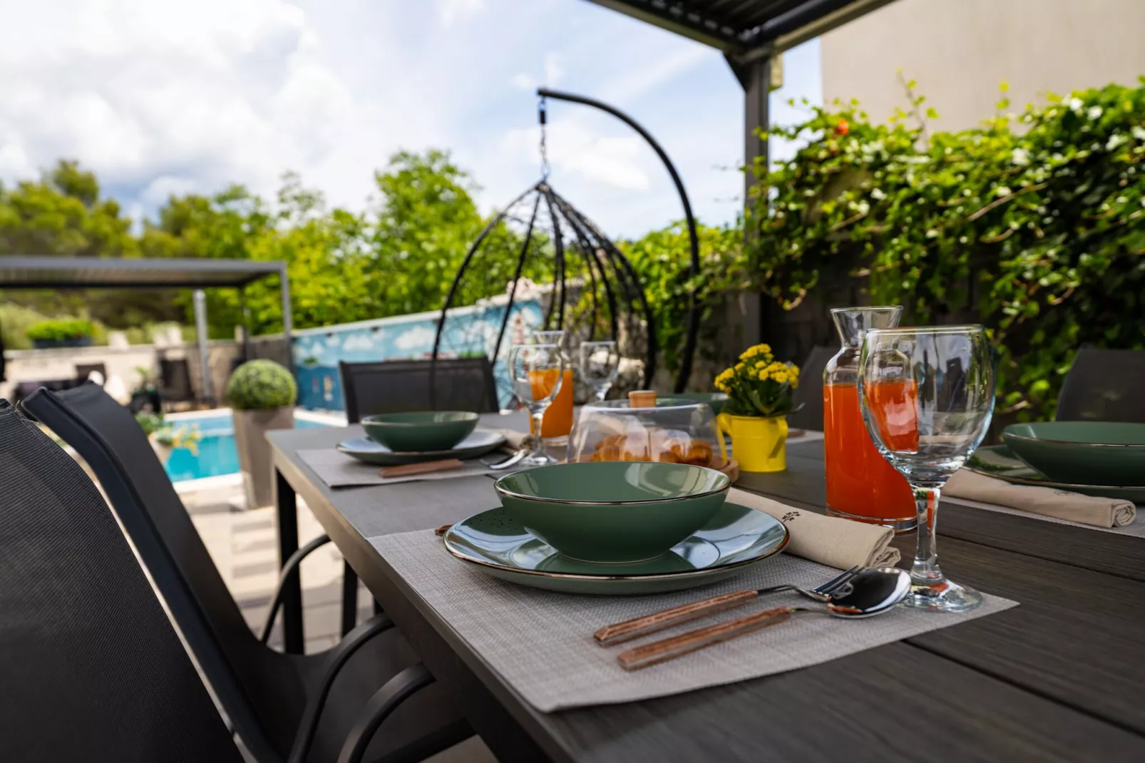 Apartment Nikita with private pool-Terrasbalkon