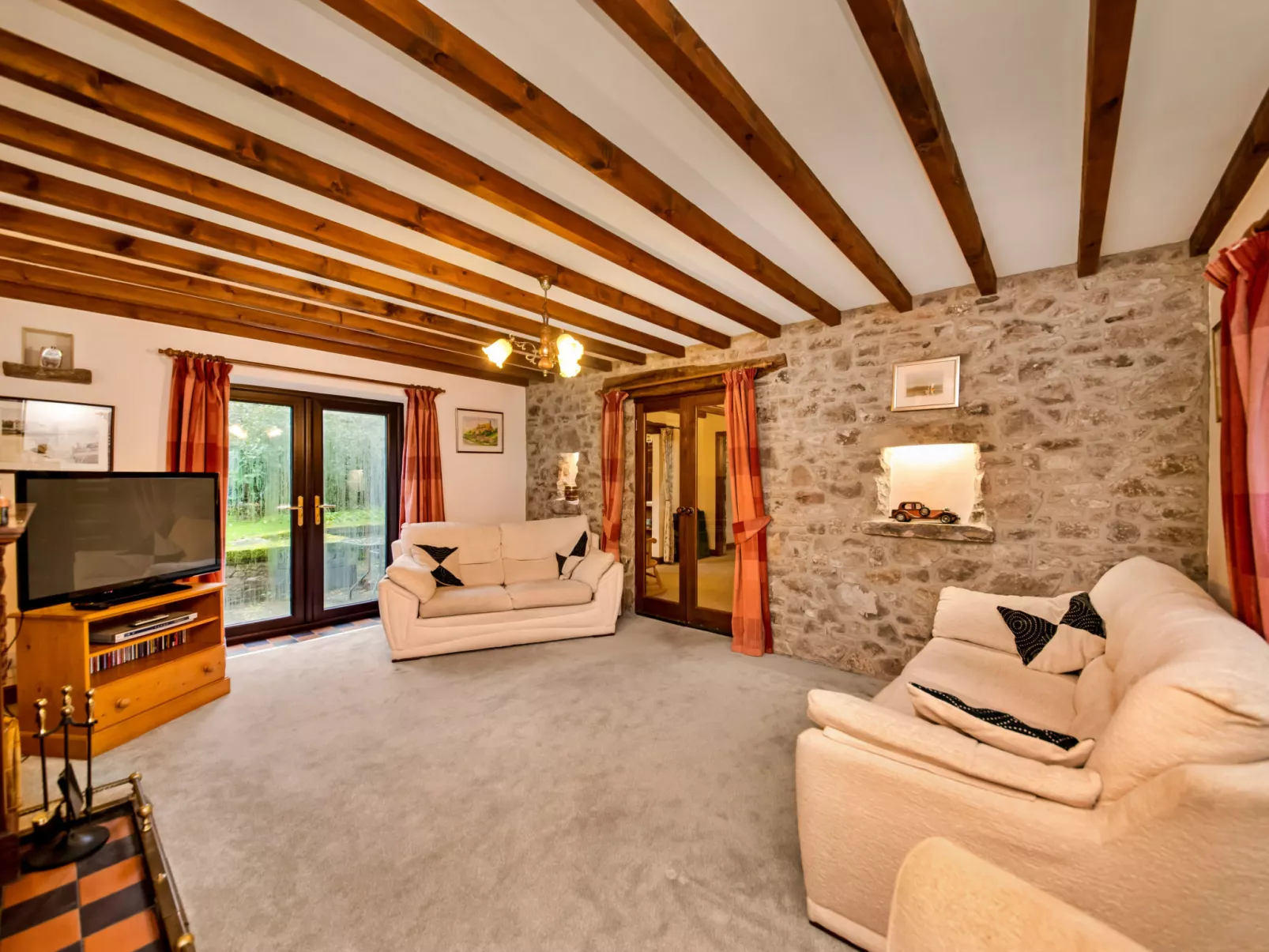 The Shires at Alstonefield-Binnen