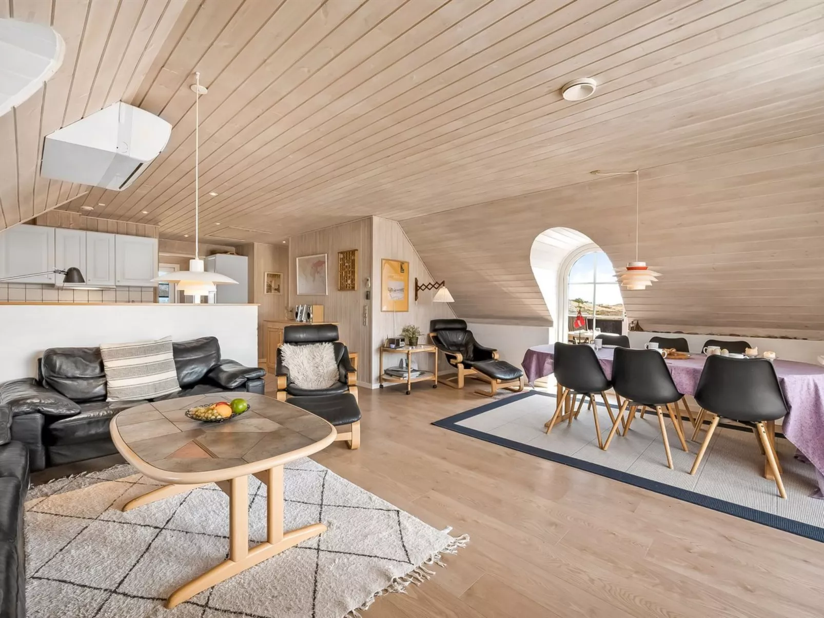 "Slava" - 250m from the sea-Binnen