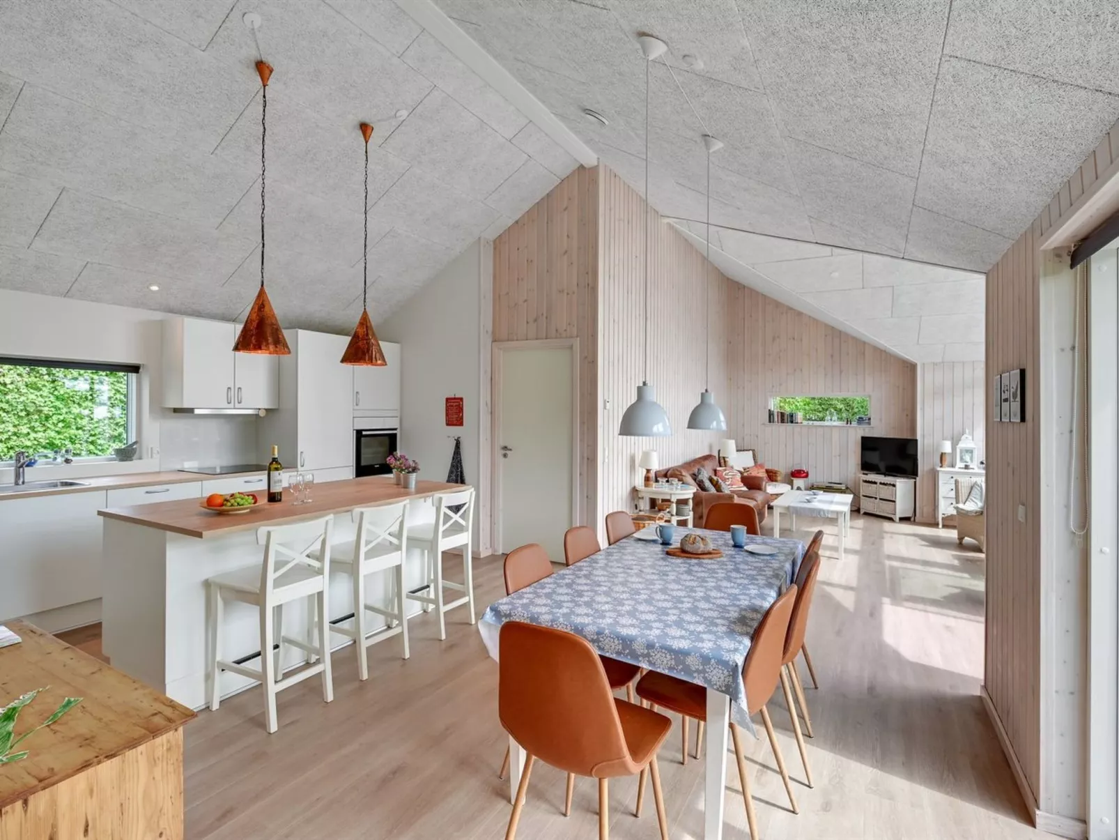 "Regni" - 300m to the fjord-Binnen