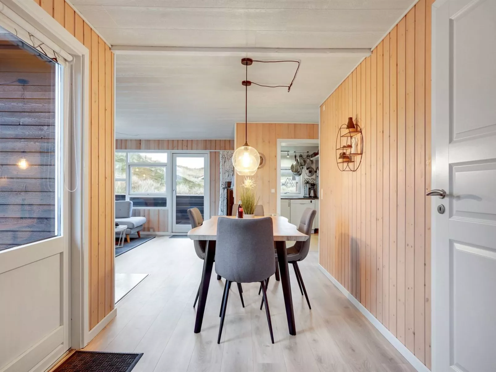 "Veetrikki" -  from the sea-Binnen