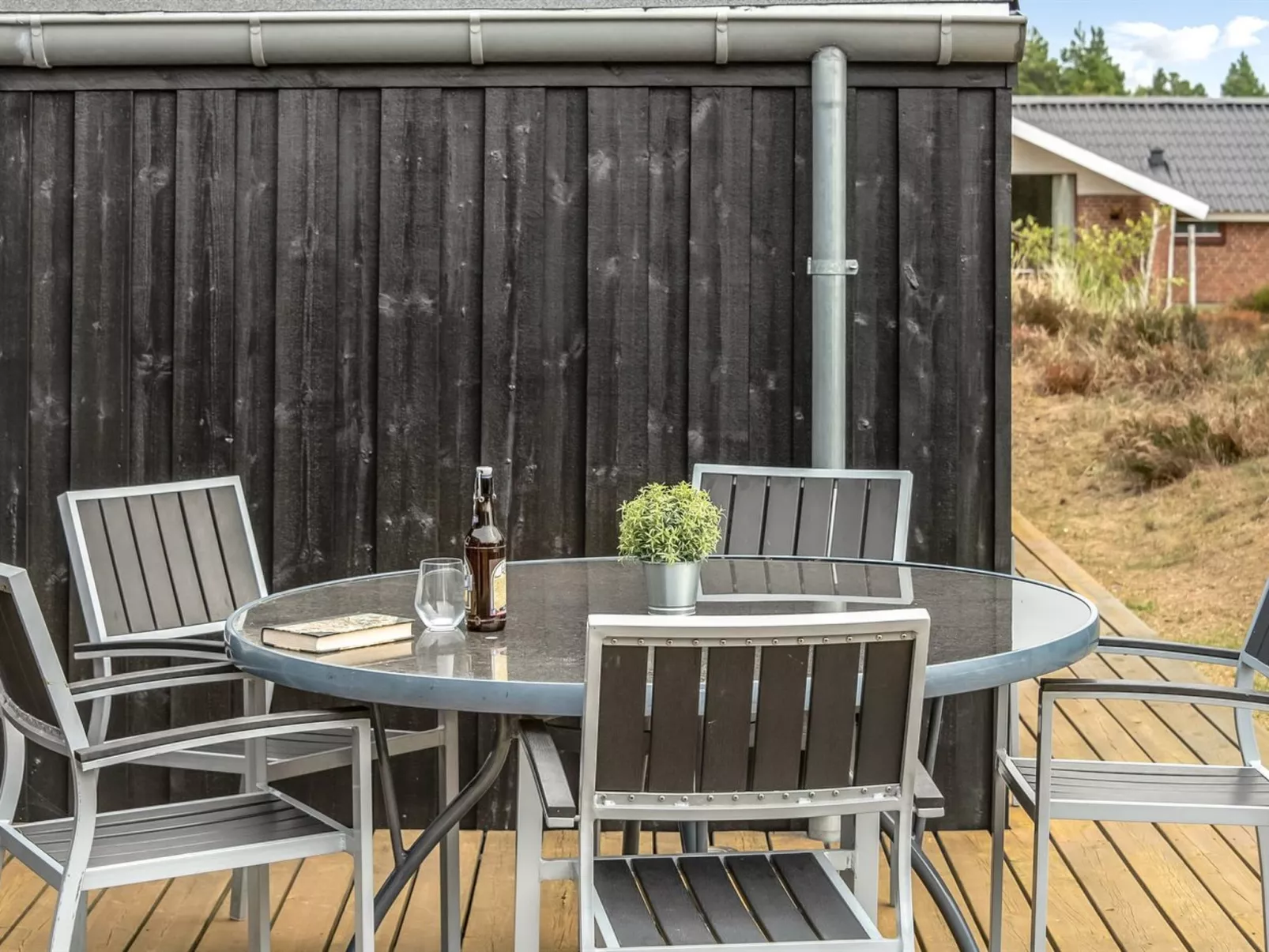 "Lav" - 3.8km from the sea-Buiten