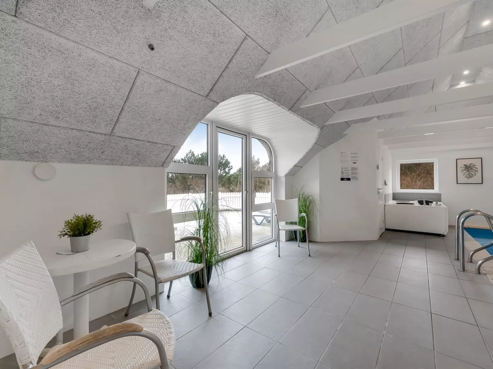 "Severine" -  from the sea-Buiten