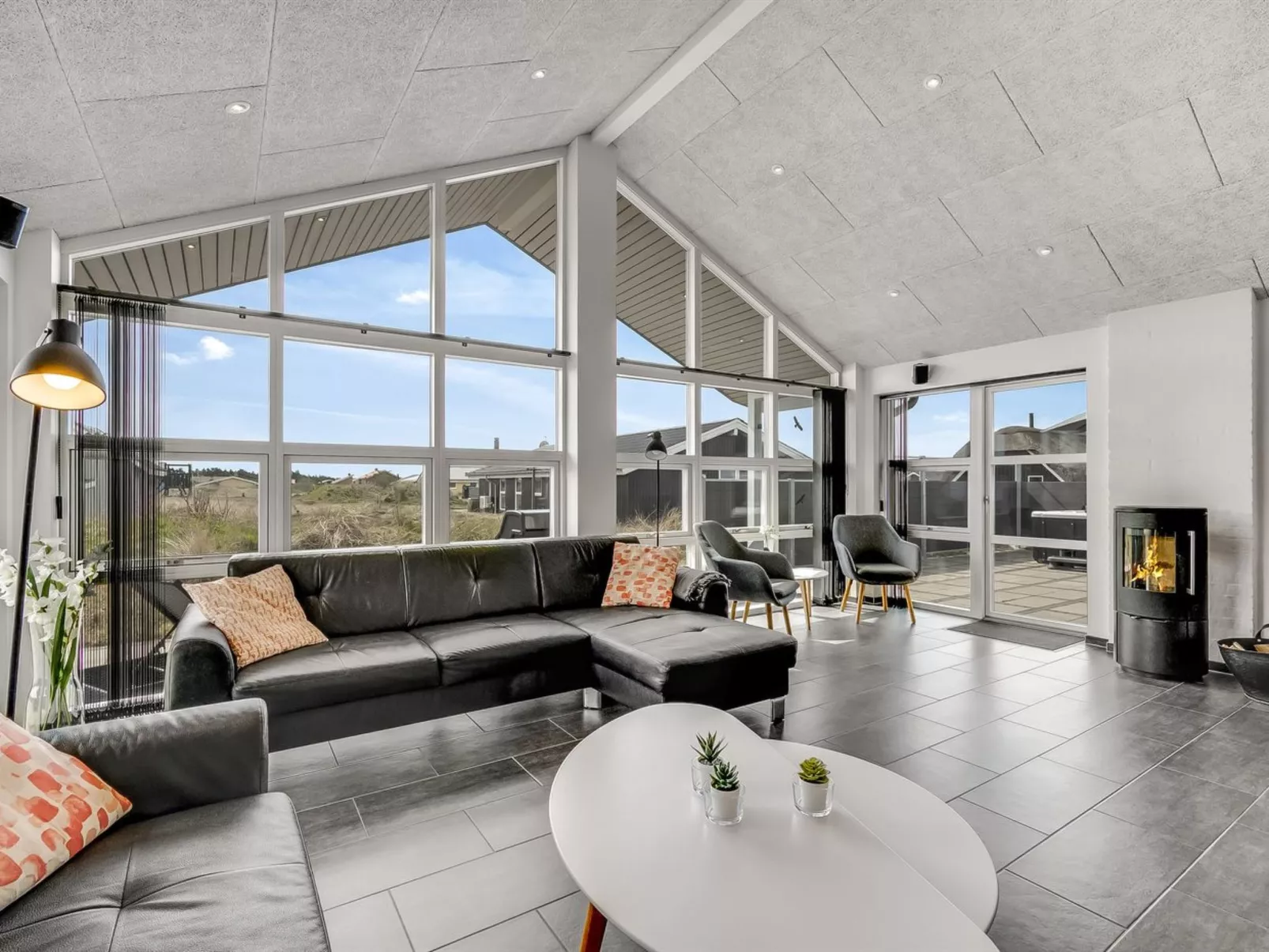 "Ennie" -  from the sea-Binnen