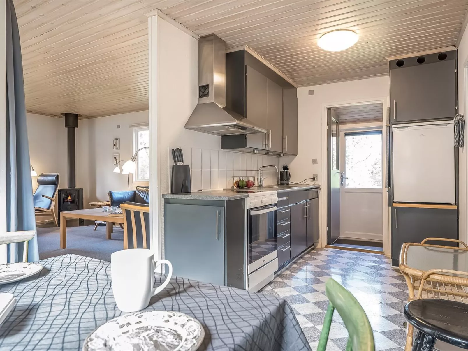 "Lökea" - 800m from the sea-Binnen