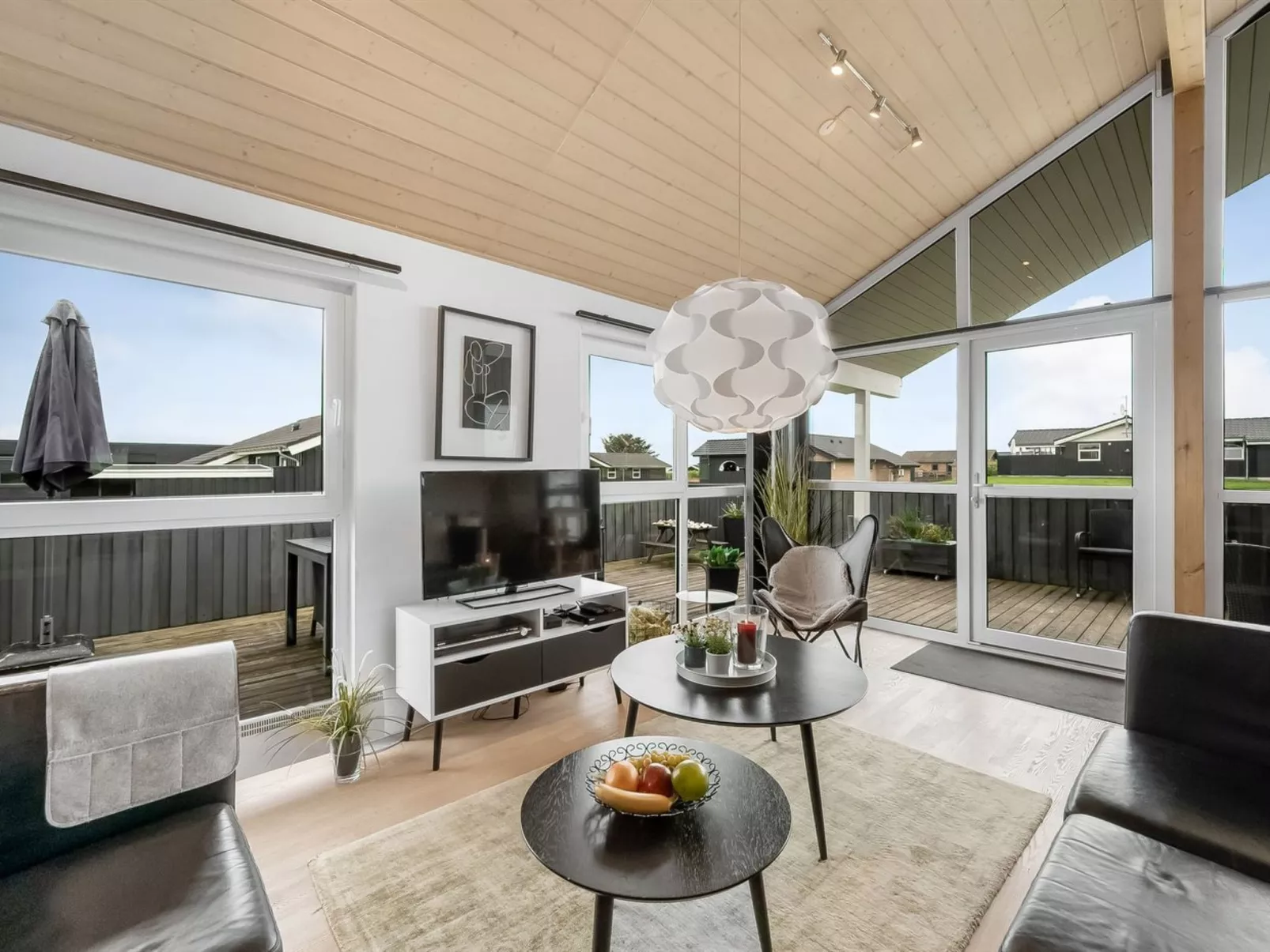 "Samuil" - 300m to the fjord-Binnen