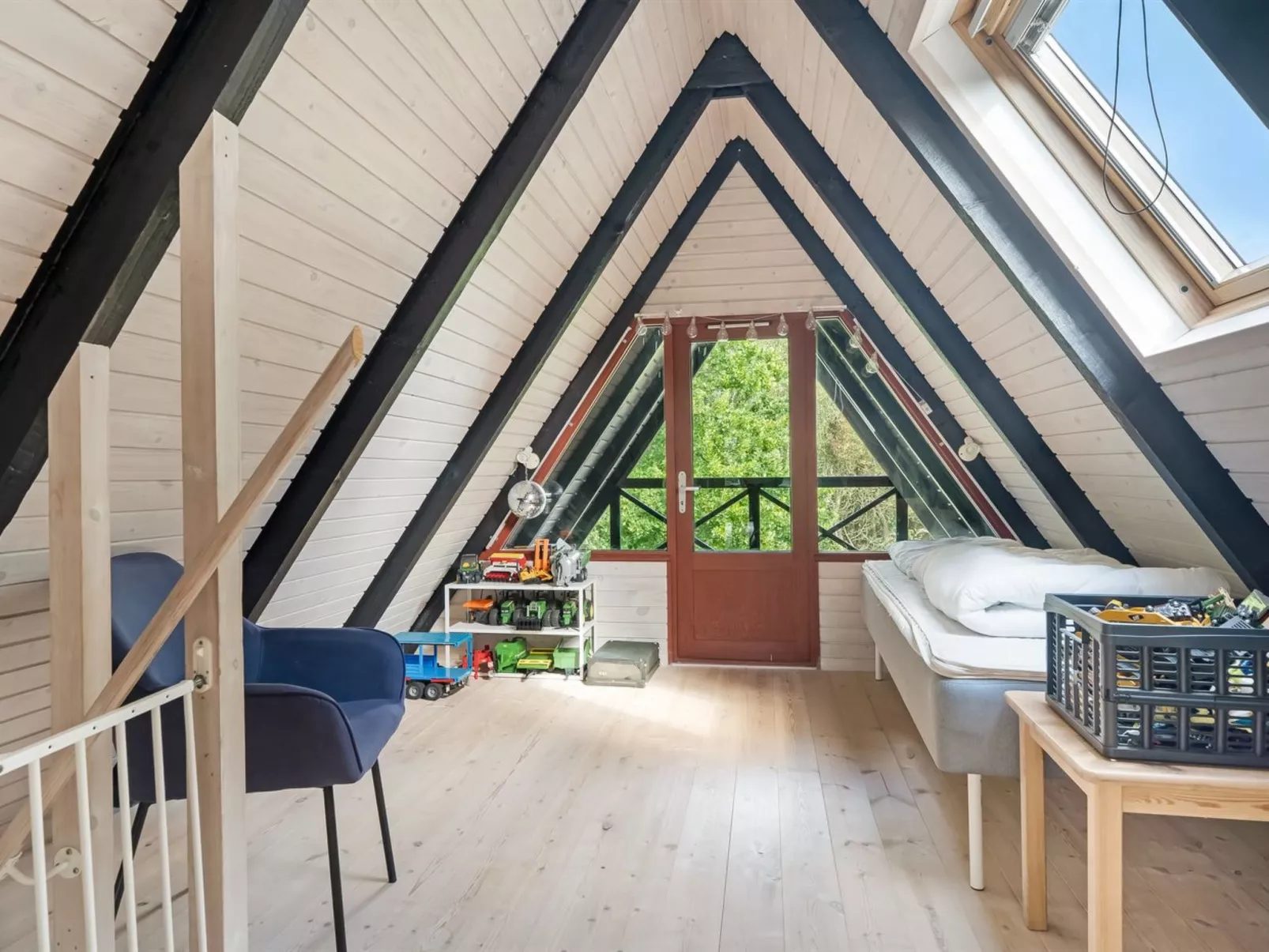 "Vladanka" -  from the sea-Binnen