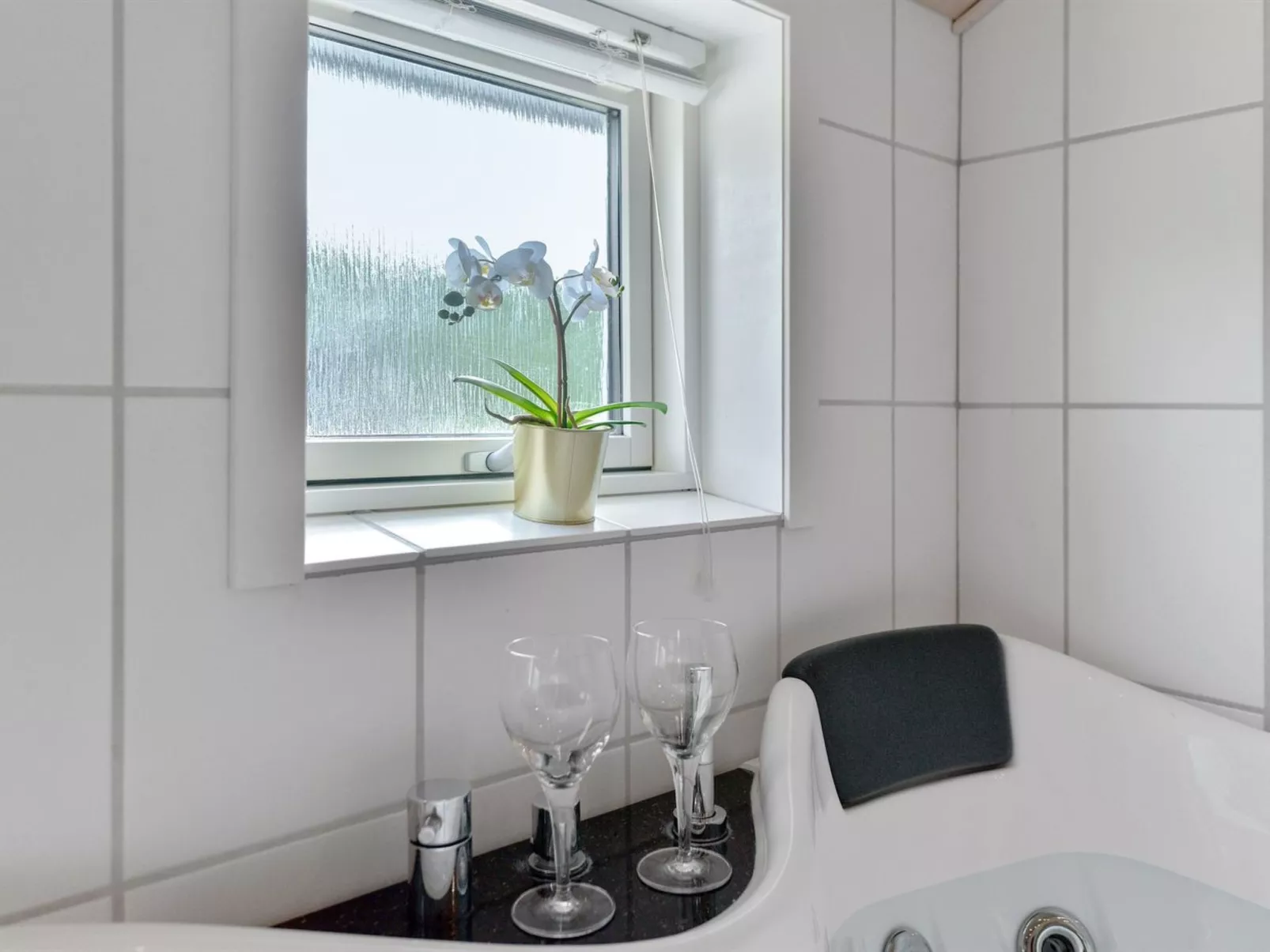 "Estrid" - 30km from the sea-Binnen