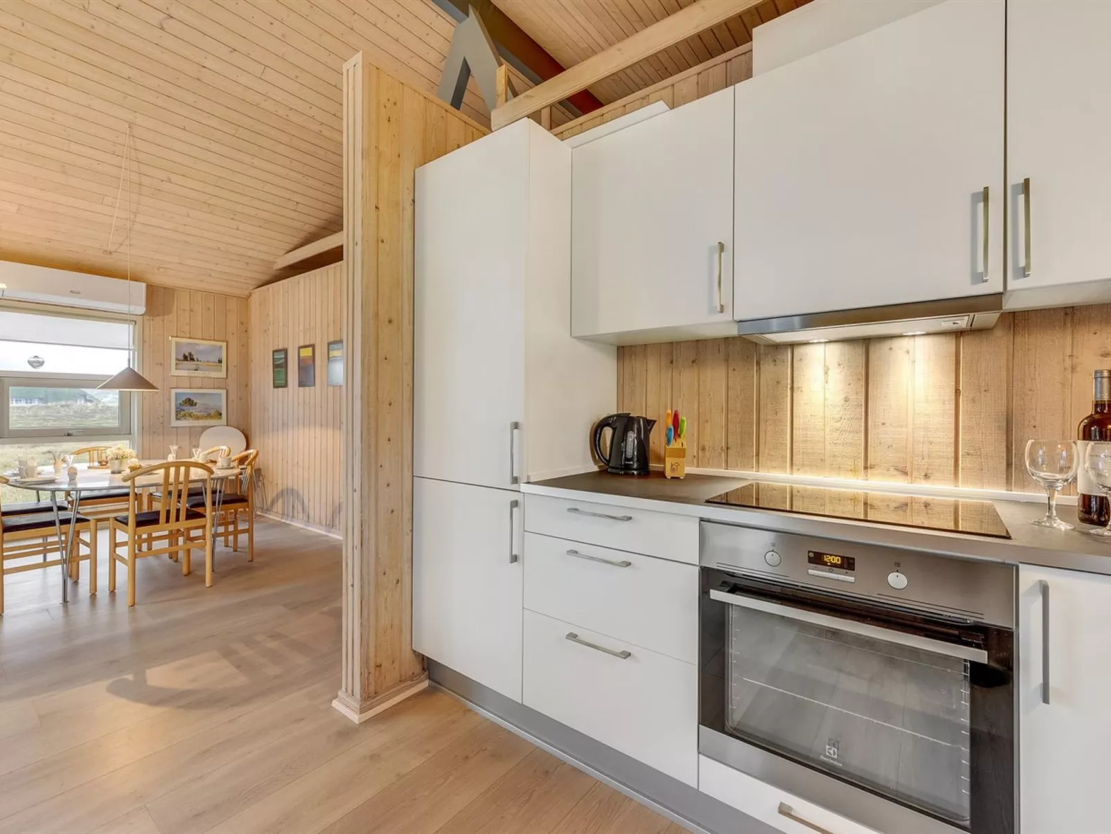 "Janni" - 250m from the sea-Binnen