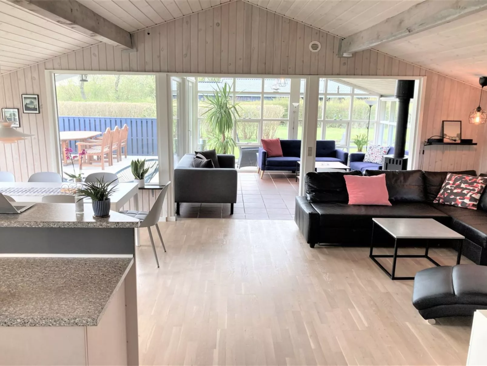 "Aleksa" - 400m from the sea-Binnen