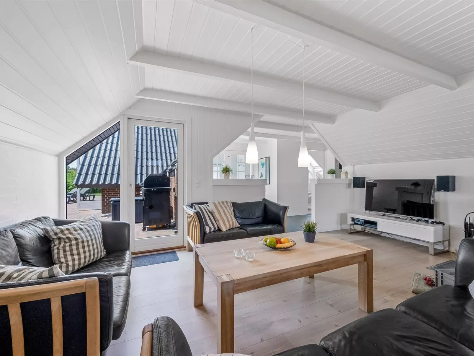 "Lidija" - 850m from the sea-Binnen