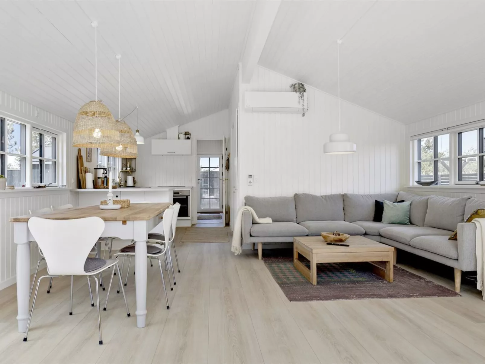 "Sheyla" - 150m from the sea-Binnen