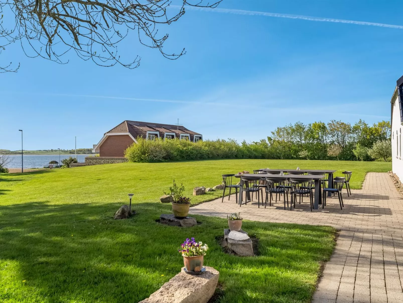 "Kara" - 100m to the fjord-Buiten