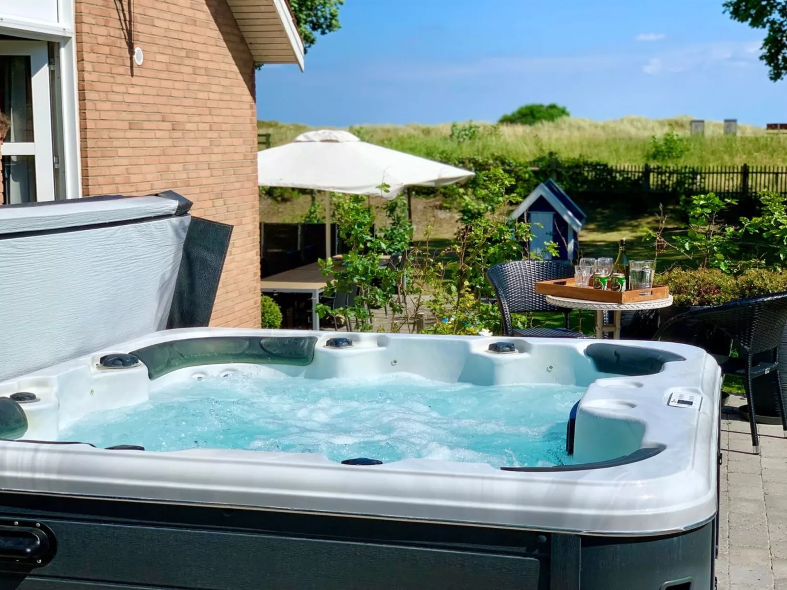 "Marjukka" - 10m from the sea-Binnen