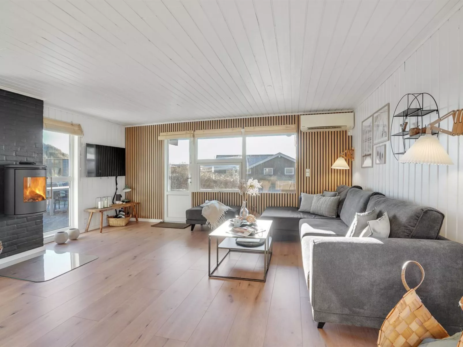 "Assa" -  from the sea-Binnen