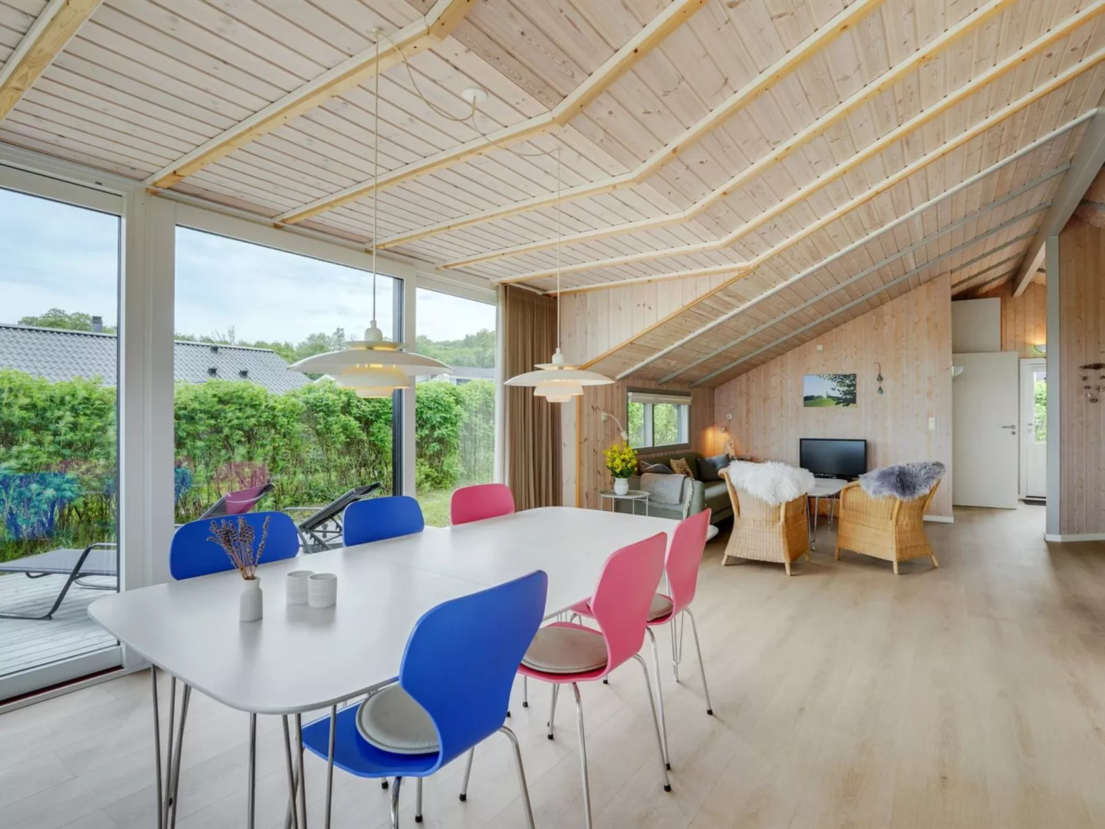 "Ely" - 300m from the sea-Binnen