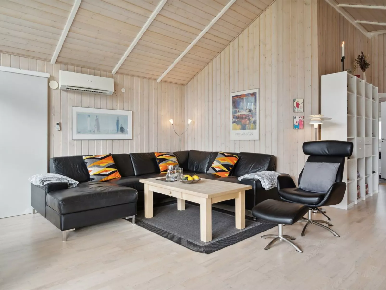 "Elif" - 30km from the sea-Binnen