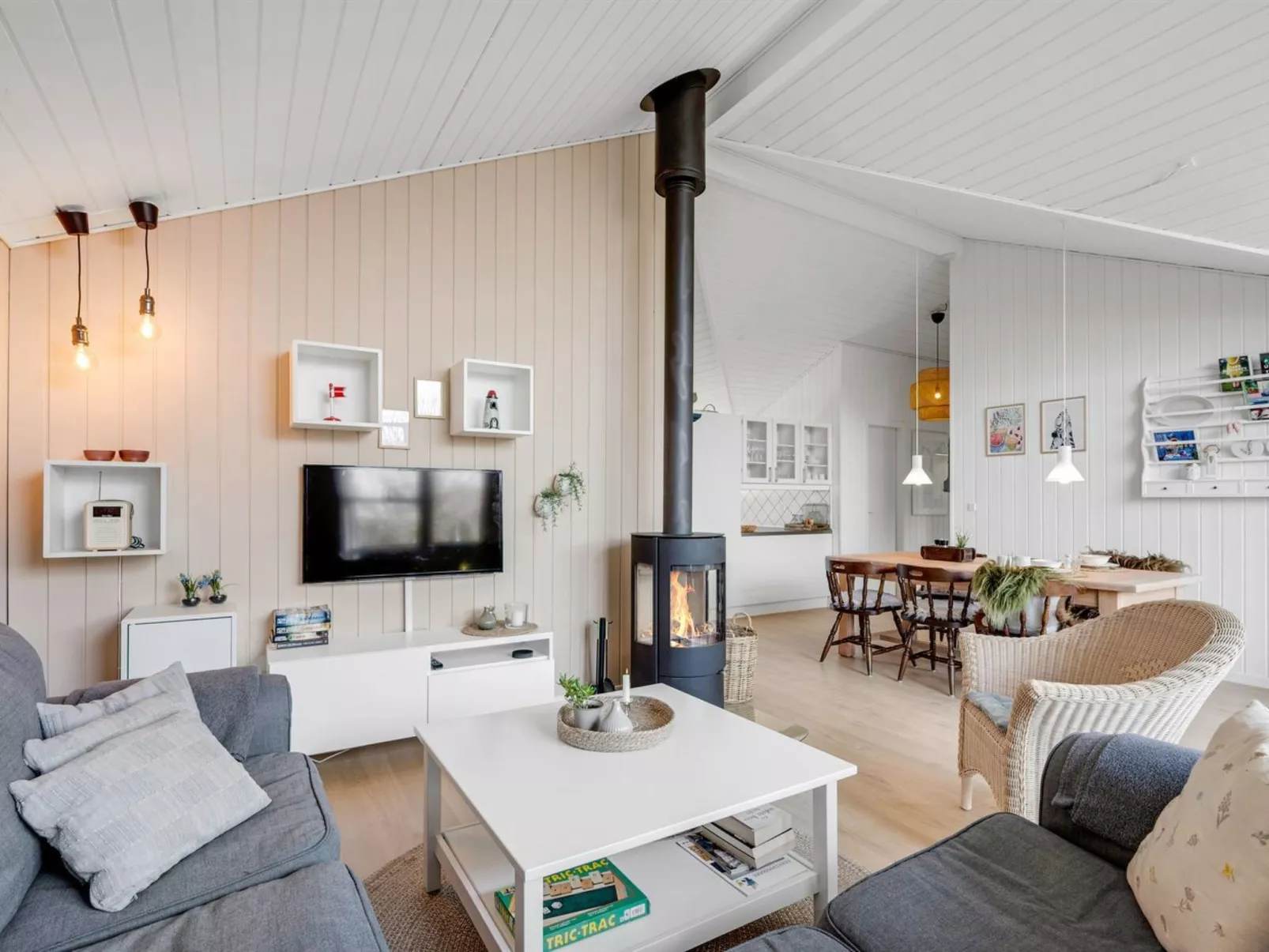 "Ingelis" - 150m to the fjord-Binnen