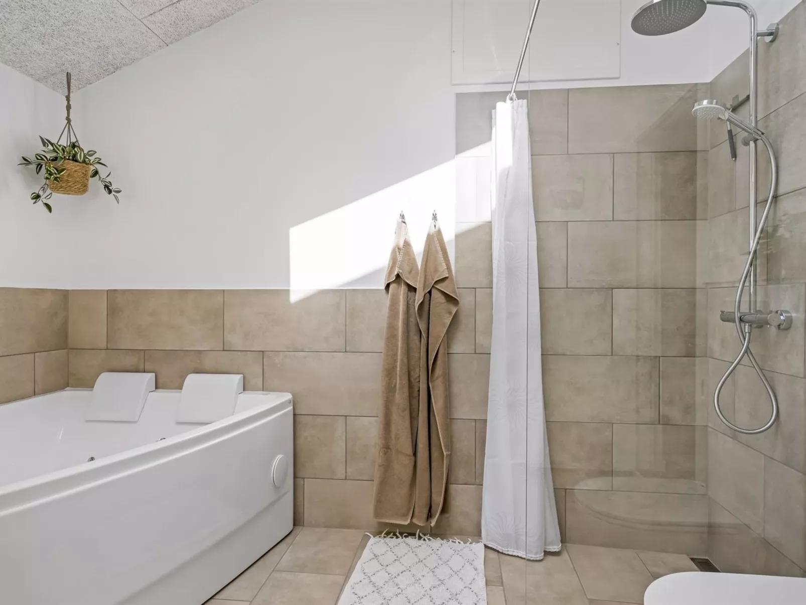 "Ema" - 1.9km from the sea-Binnen