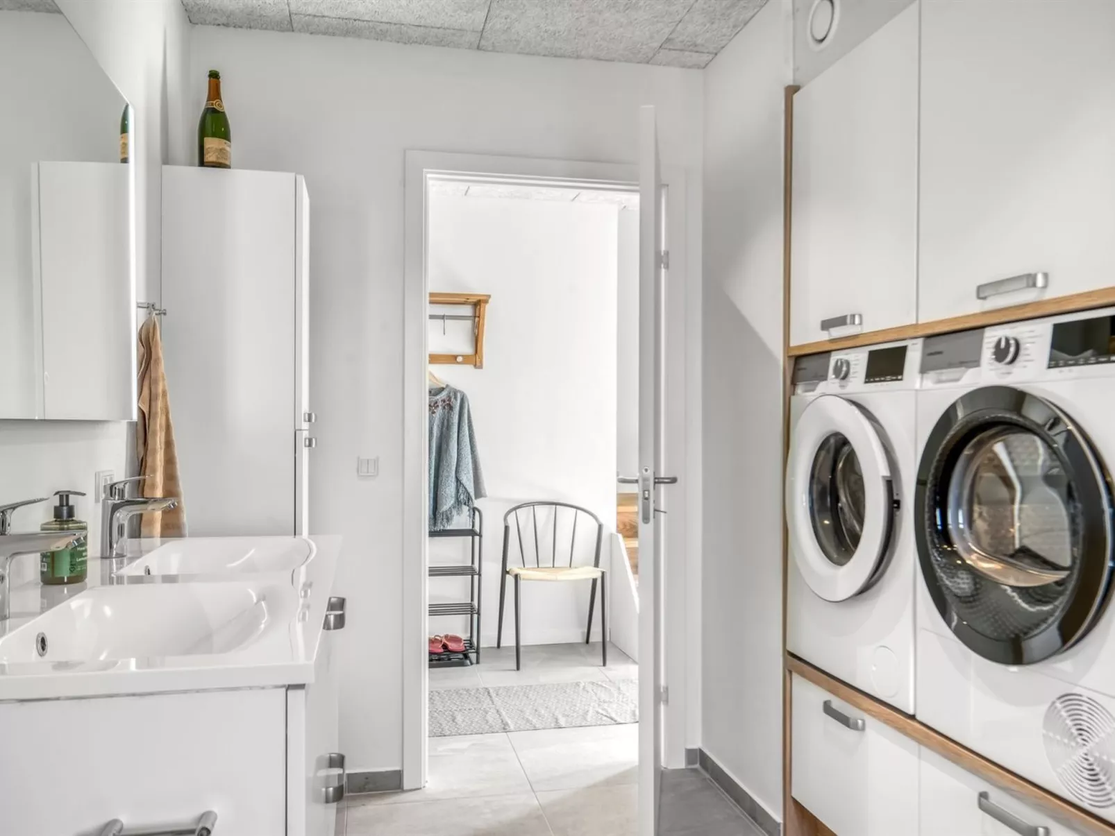 "Josina" - 1.8km from the sea-Binnen