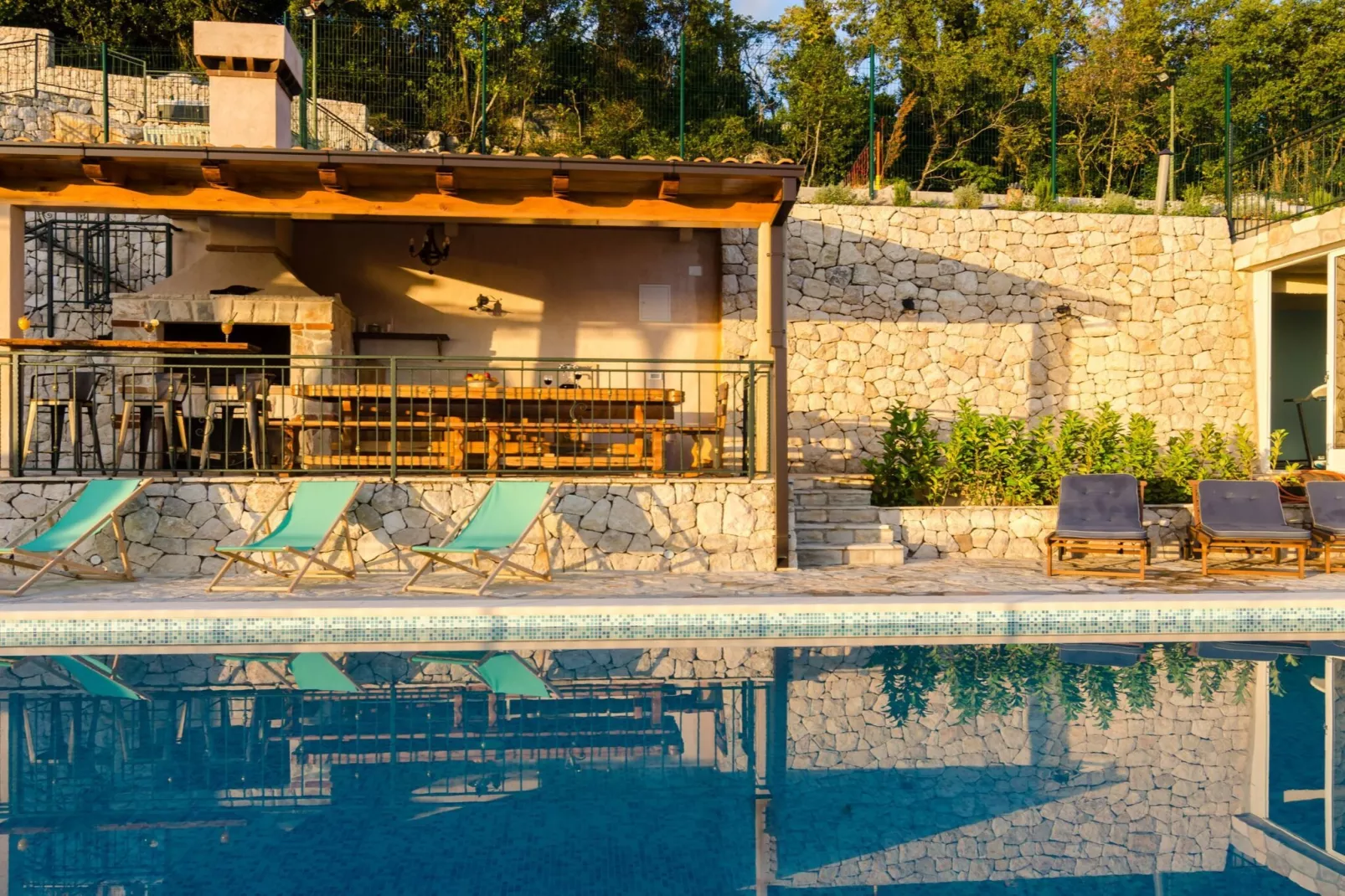 Villa Falcon Rook - Four-Bedroom Villa with Terrace and Swimming Pool-Zwembad