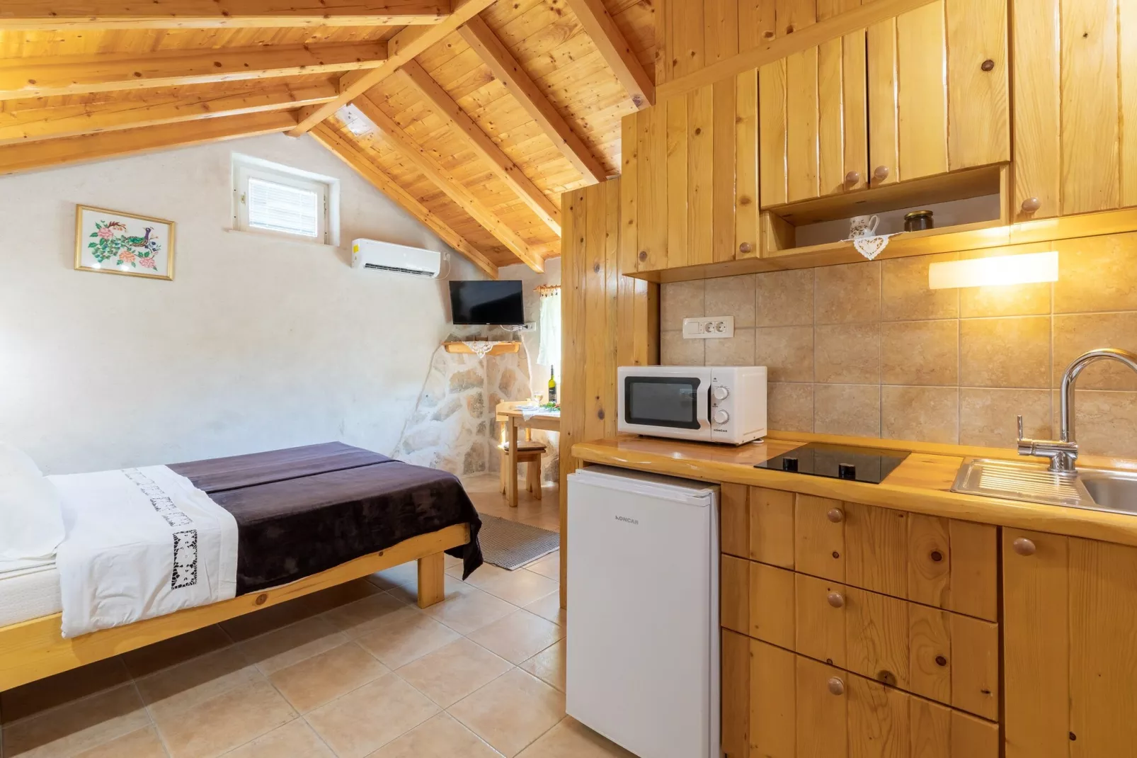 Stone House Harmony -Studio Apartment with Patio and Garden View ( 2 )-Binnen