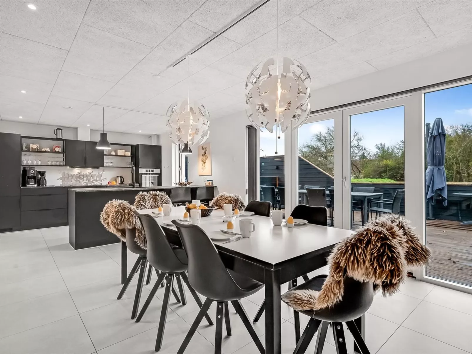 "Elisaveta" - 400m to the fjord-Binnen