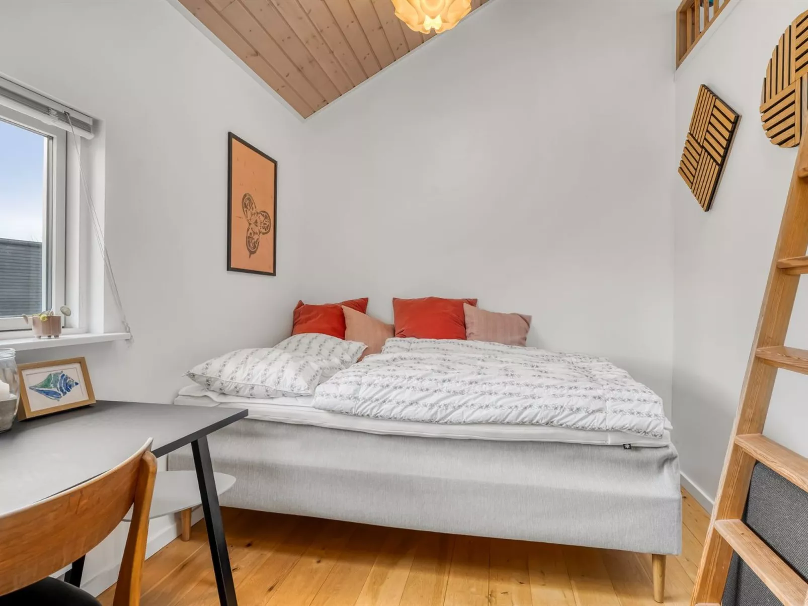 "Kato" -  from the sea-Binnen