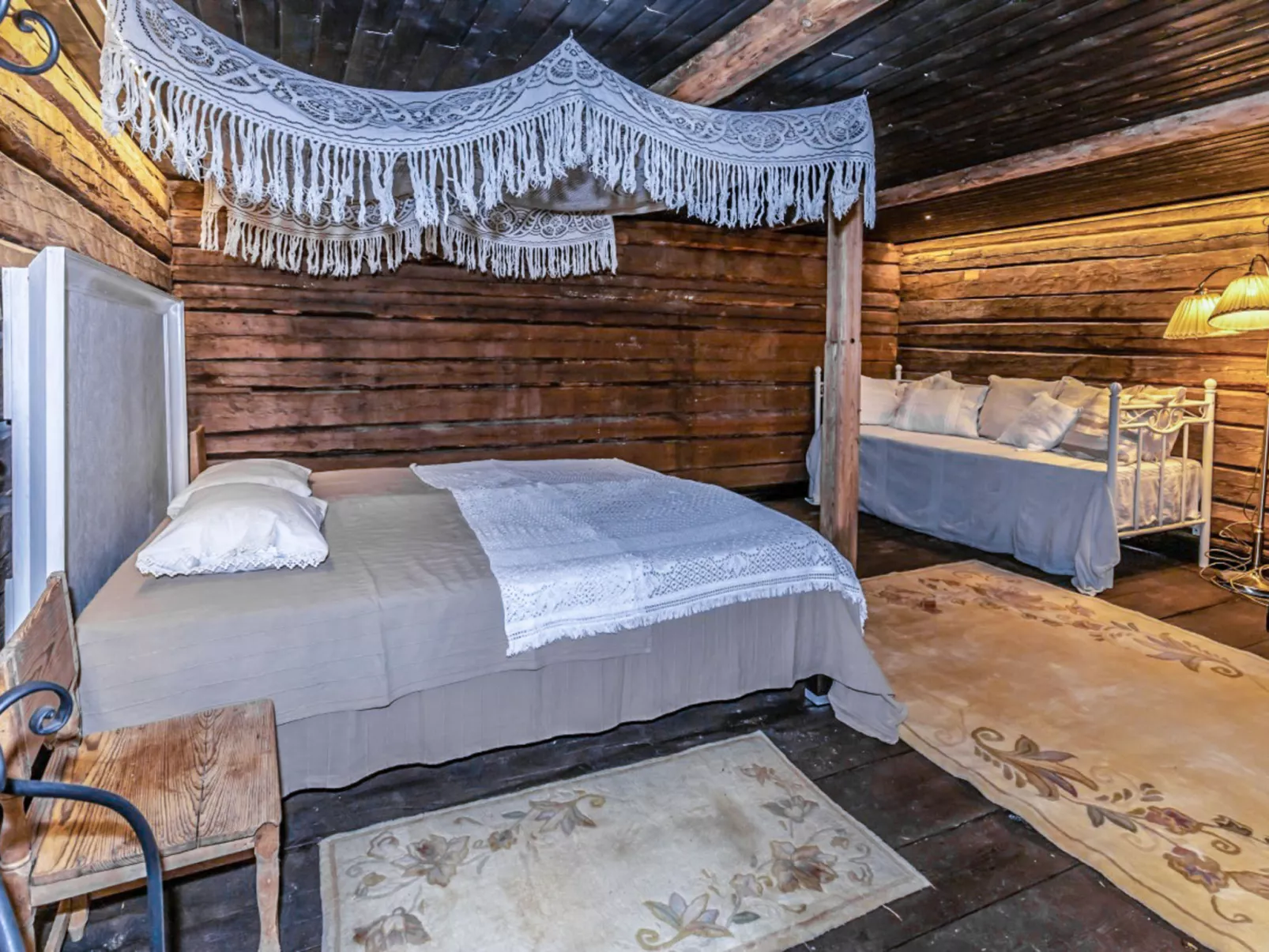 Päätalo, mökkilomat ja perhejuhlat-Binnen