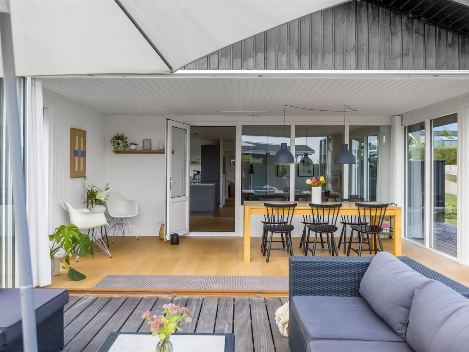 "Hubertina" - 75m from the sea-Binnen