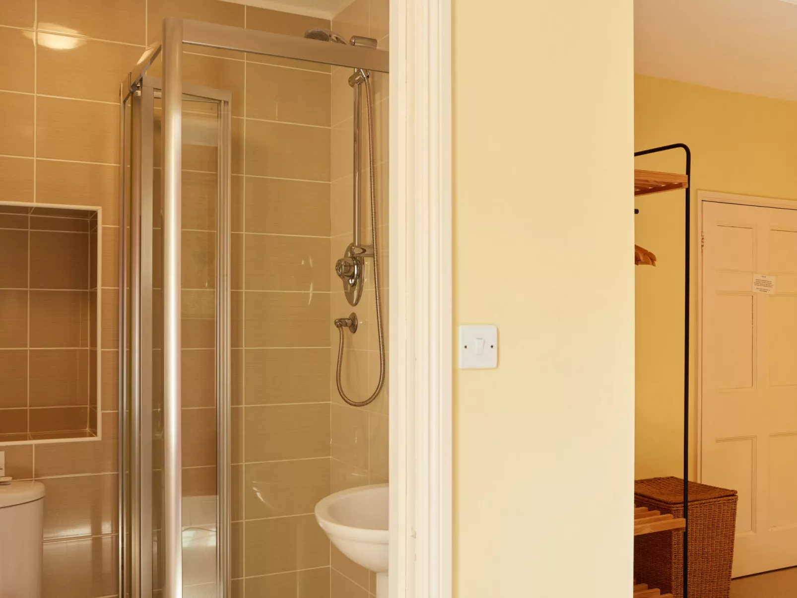 The Farmhouse-Binnen