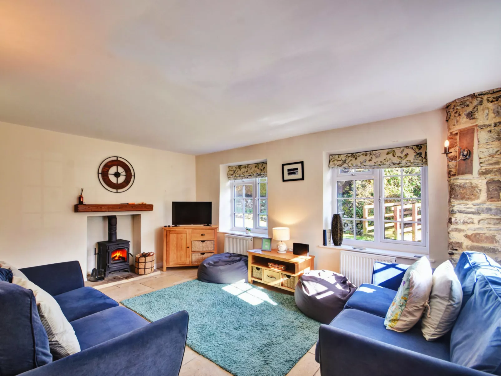 Stable Cottage-Binnen