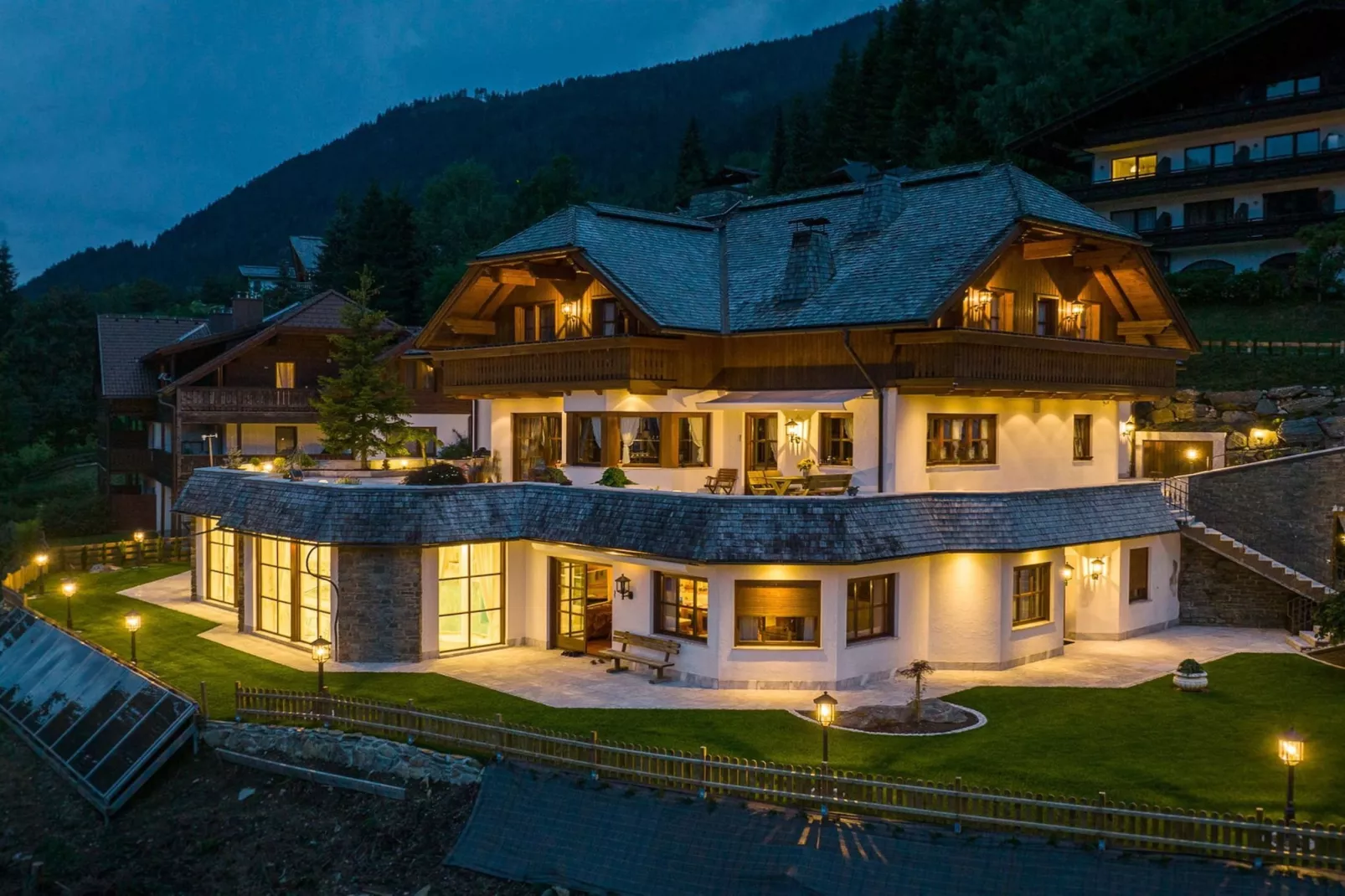Bad Kleinkirchheim Lush and Spacious Villa with Indoor Pool and Wellness - Seven Bedroom Villa-Buitenlucht