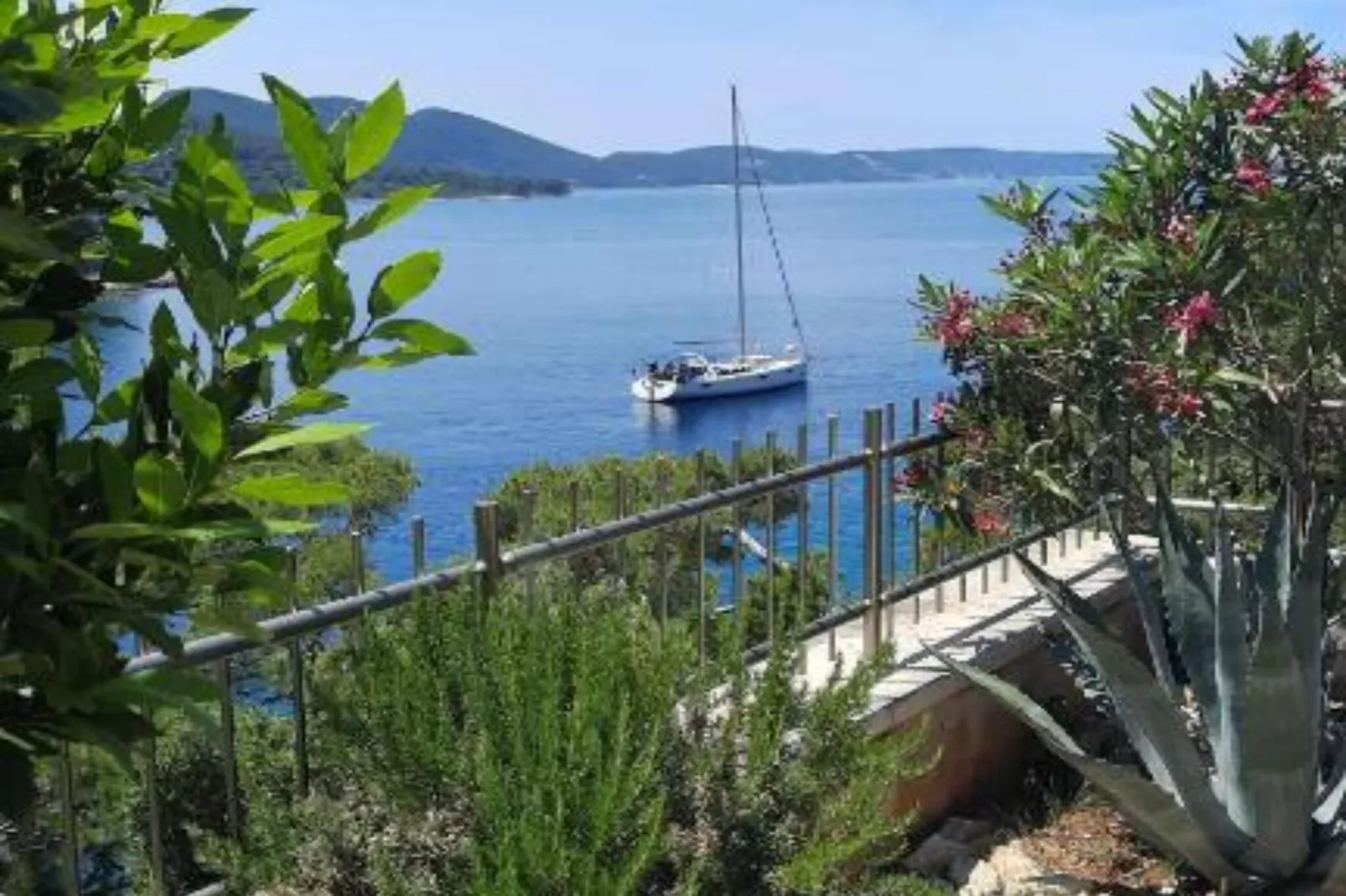 Beachfront Luxury Villa with Private Pool and Stunning Sea Views-Buitenlucht