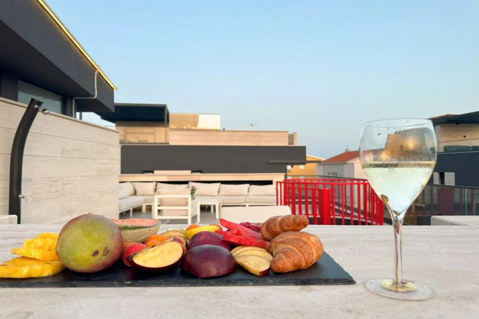 Leonarda Waterfront Residences- Three-Bedroom Penthouse with Infinity Pool (The Skyview Penthouse) - S4-Terras