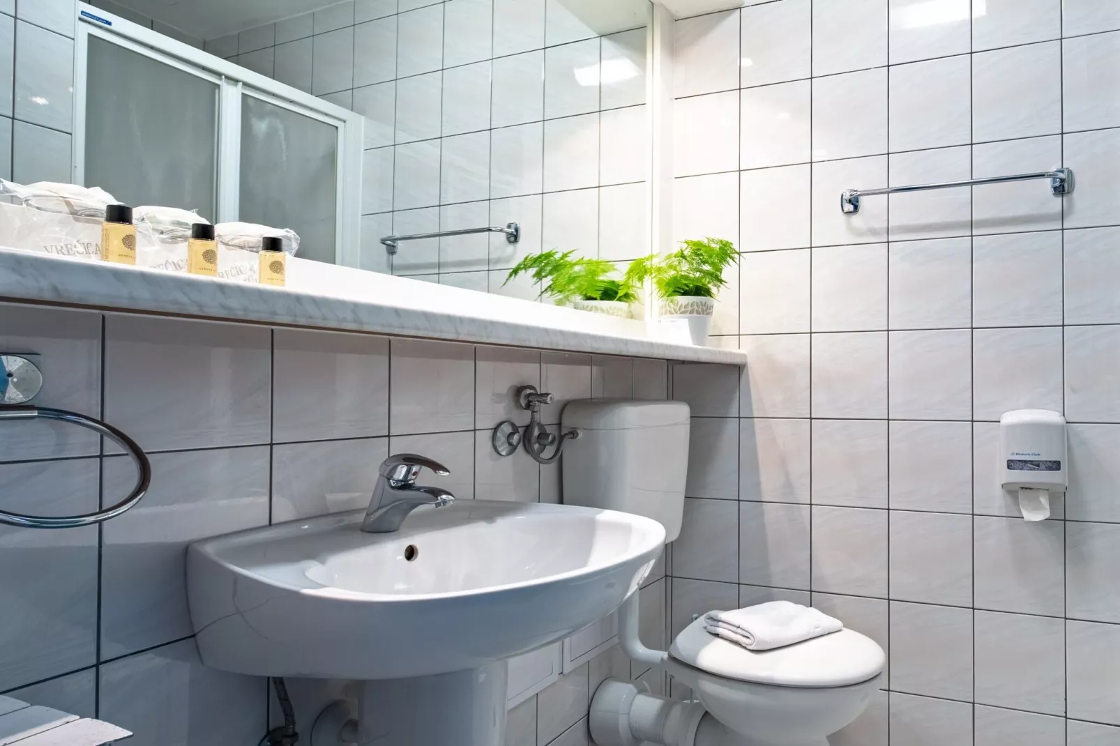 Hotel Issa - Double Room Sea View 4-Badkamer