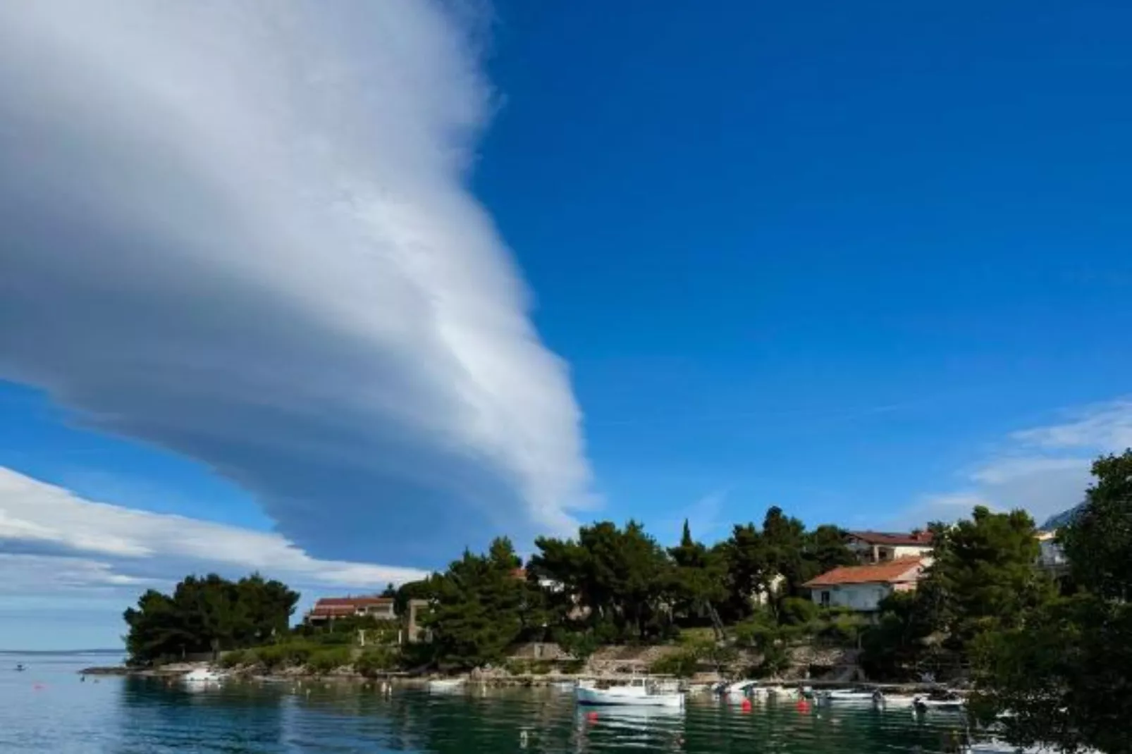 Beach House - 2m from beach - Three Bedroom House-Uitzicht