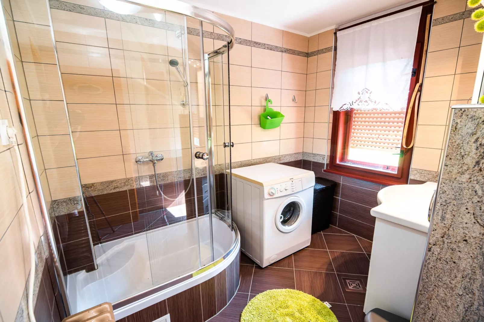 Bloomfield Retreat Country House with Sauna - Three Bedroom Country House-Badkamer