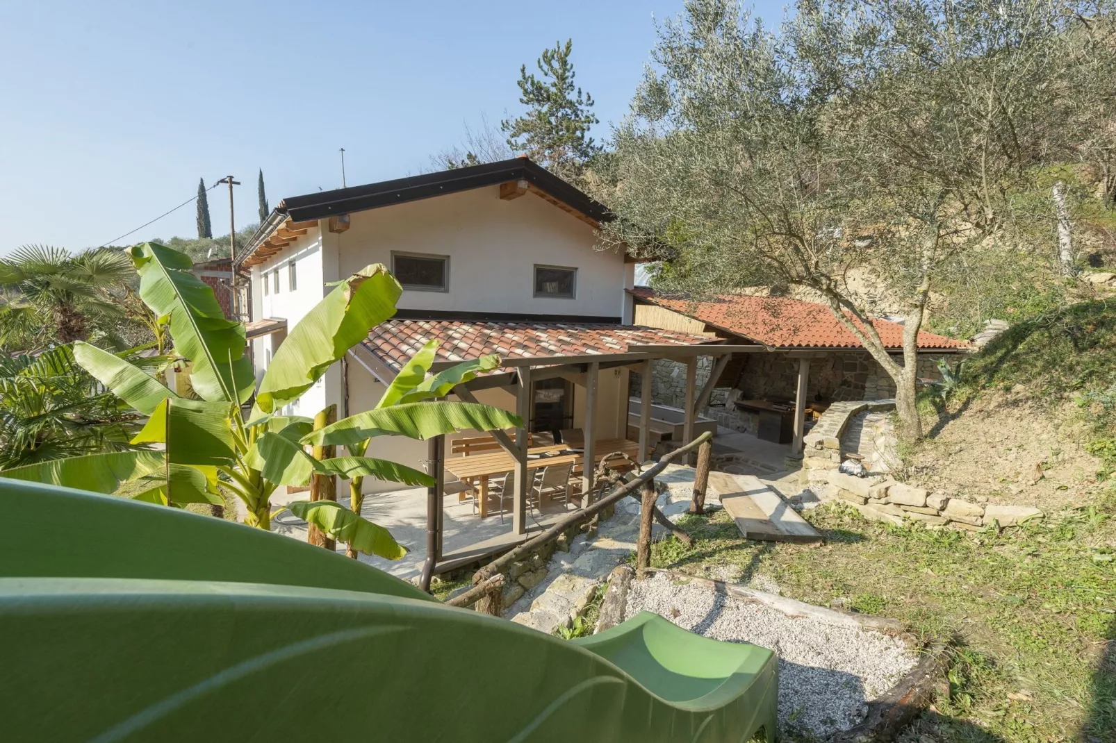 Family-Friendly Serene Retreat Holiday Home - Four Bedroom Holiday Home  with Terrace-Buitenlucht