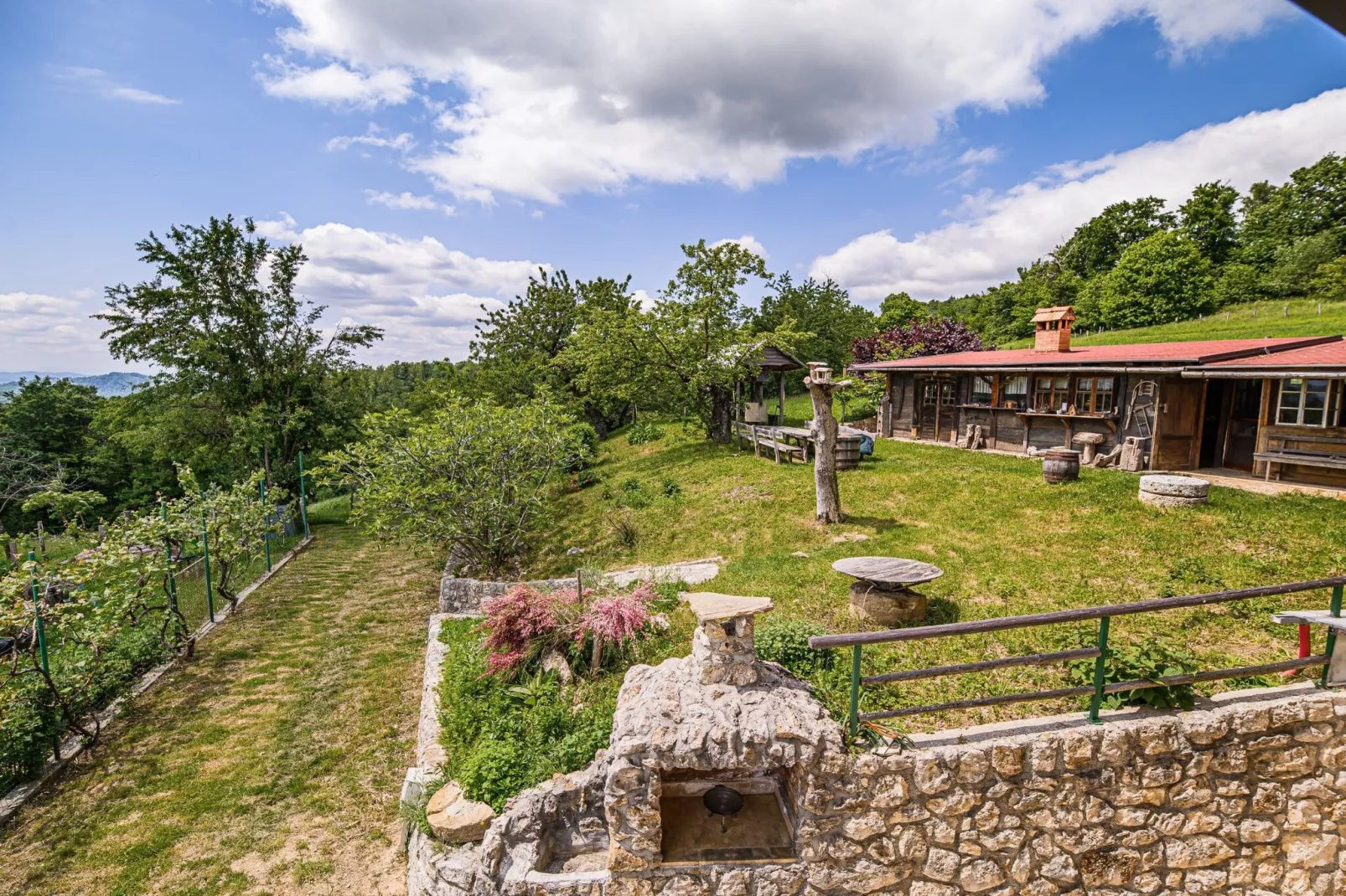 Hidden Authentic Haven Apartments - Two Bedroom Apartment with Balcony-Niet-getagd