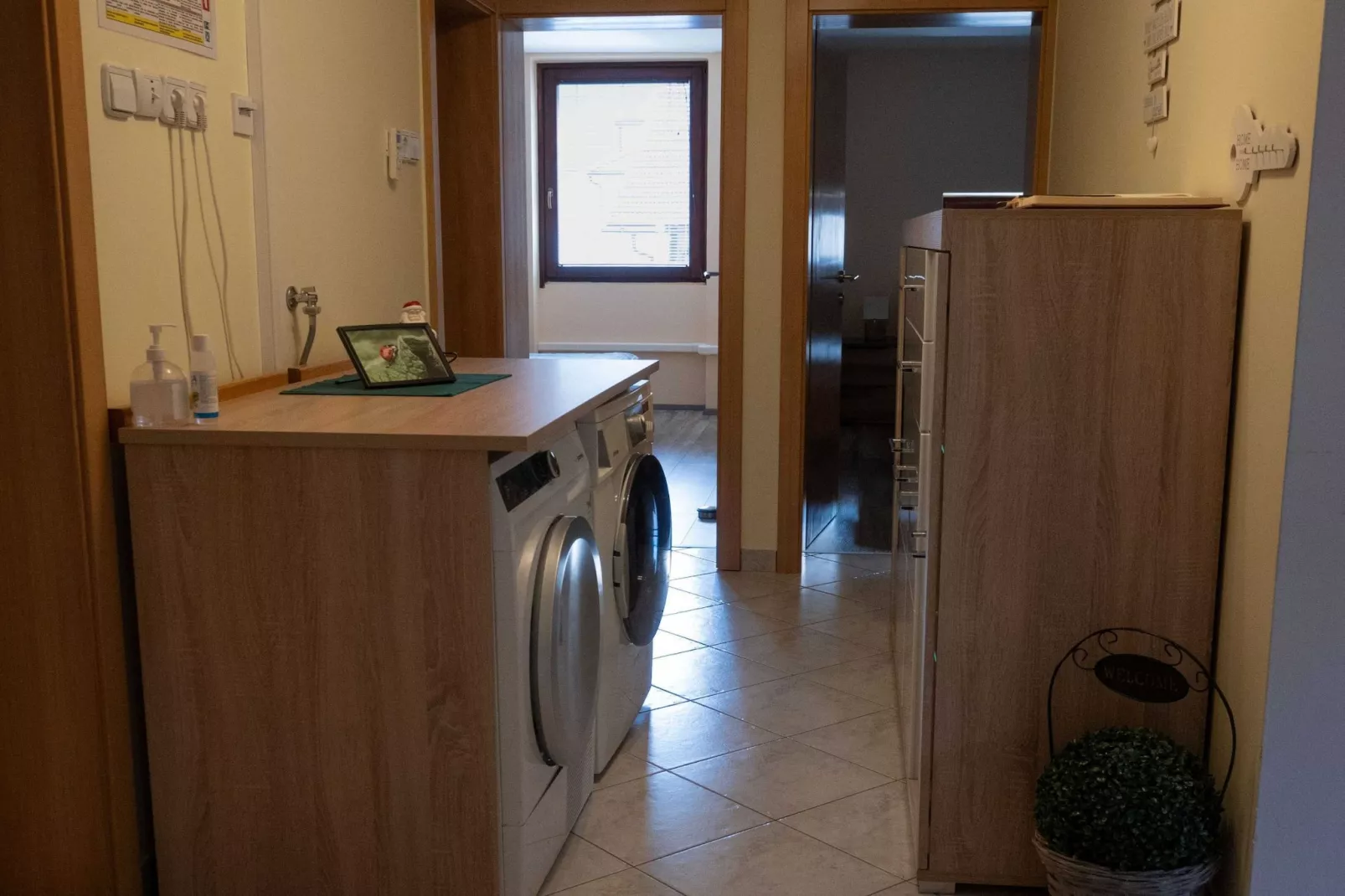 Luce Hilltop Cozy Apartment - Two Bedroom Apartment-Binnen