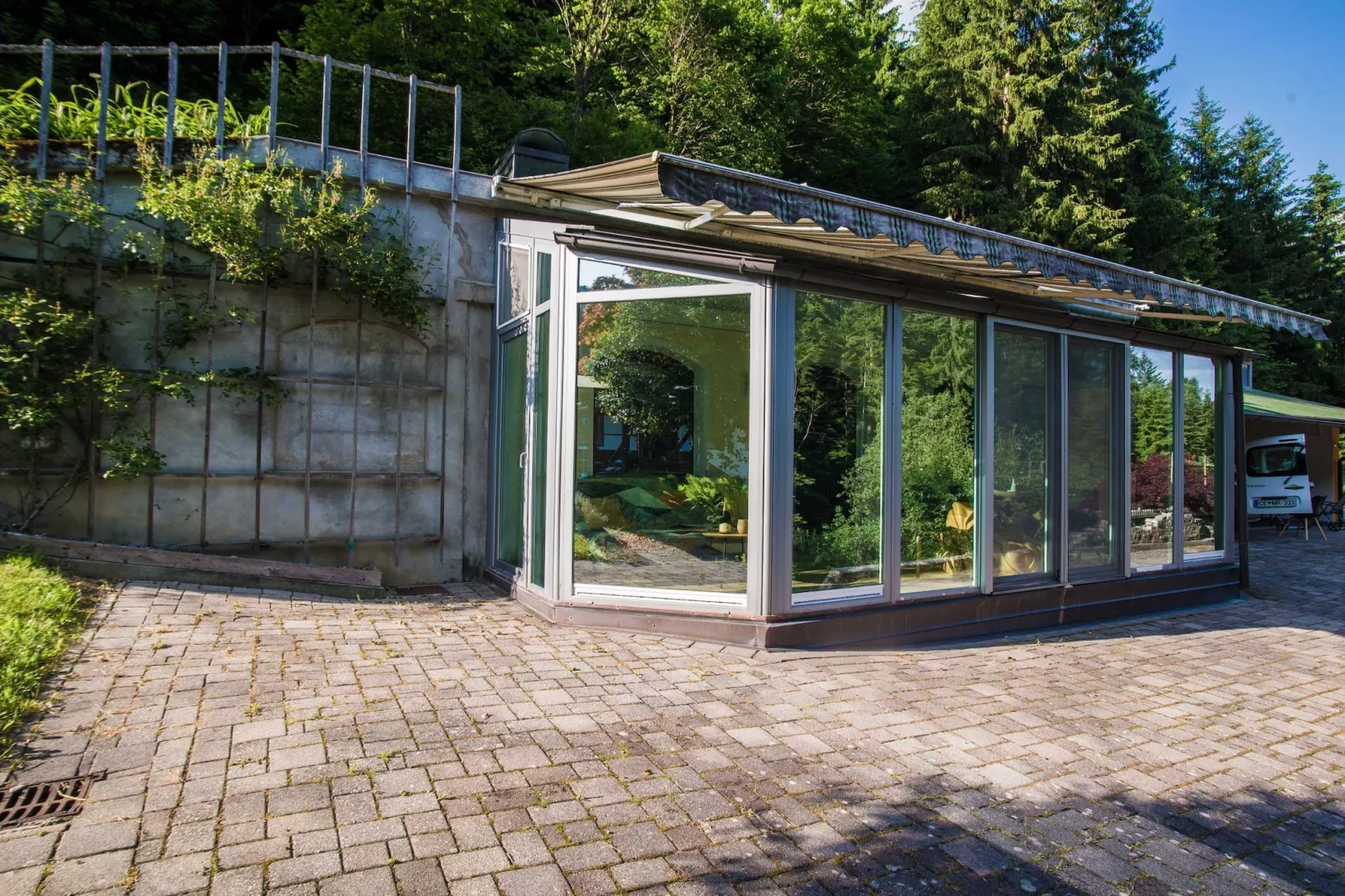 Rustic Authentic Holiday Home with Terrace and Wood Stove - Three Bedroom Holiday Home with Terrace-Buitenlucht