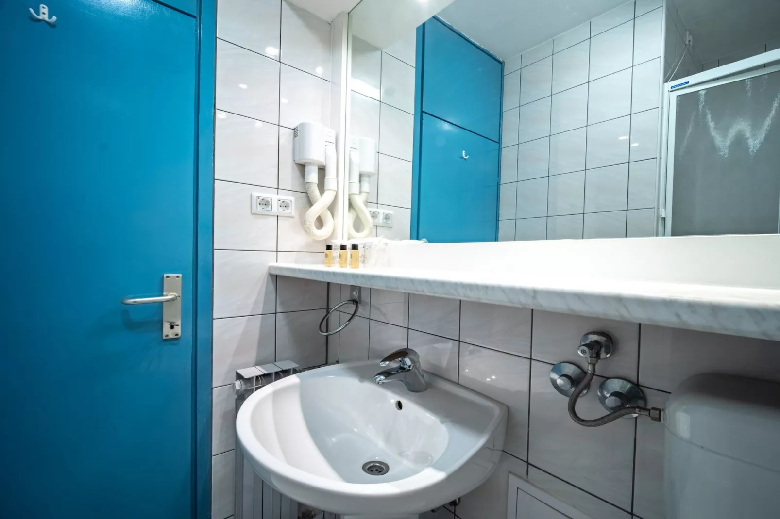 Hotel Issa - Double Room Sea View 6-Badkamer