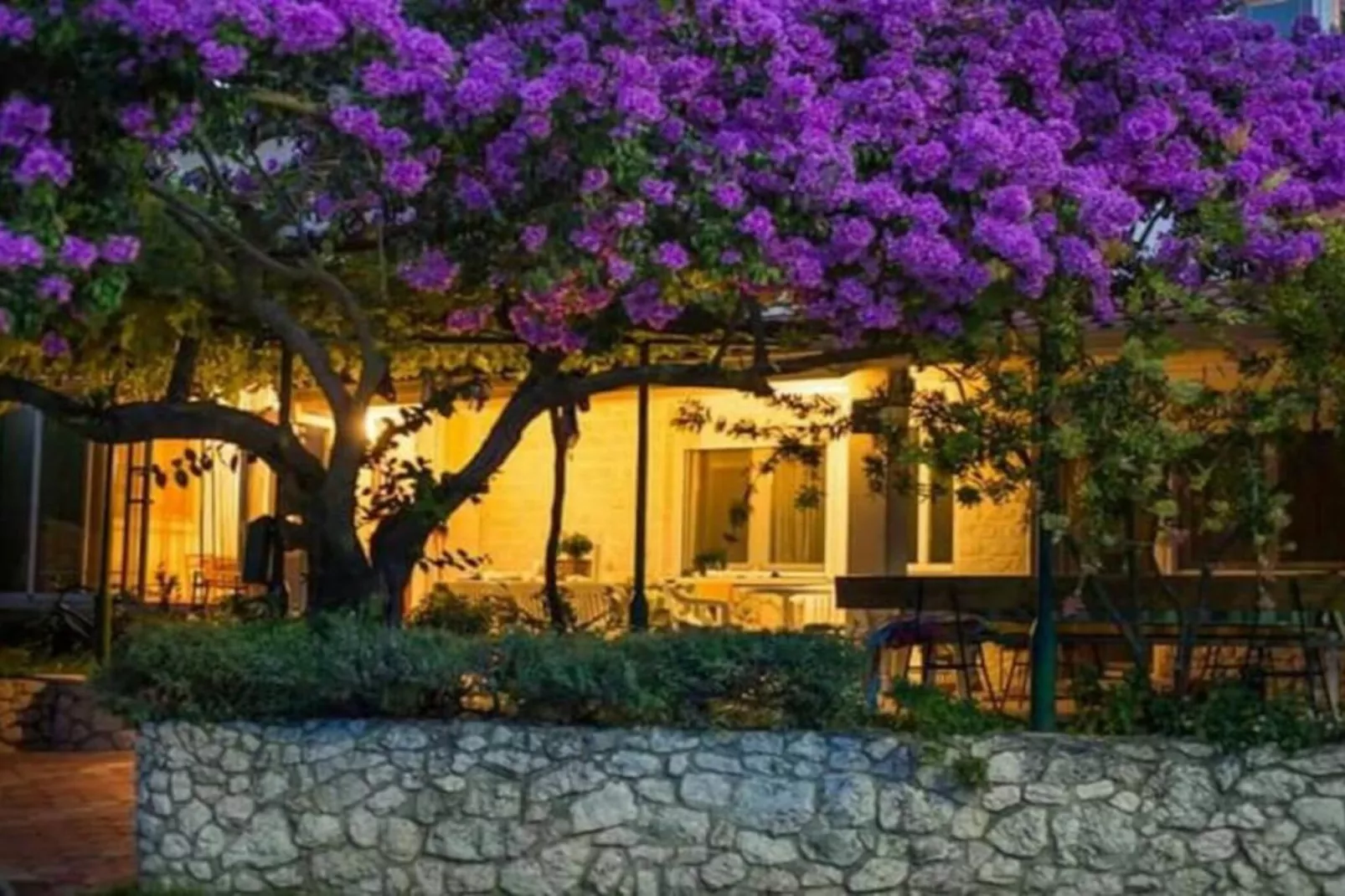 Two-Bedroom Apartment With Lake View-Buitenlucht