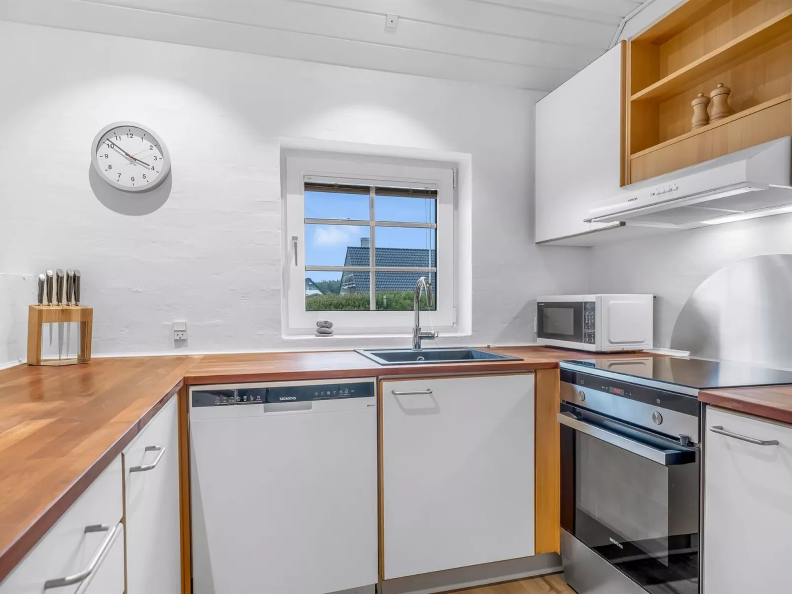 "Amber" - 300m from the sea-Binnen